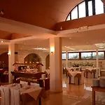 마카리스 스위트&스파 호텔 4*