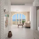Hotel Macaris & 4*