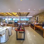 Macaris & Hotel