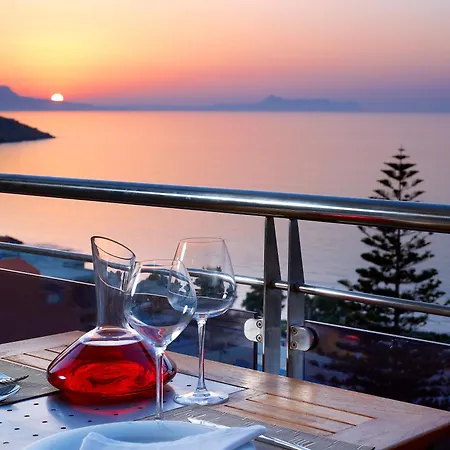 Hotel Macaris & 4*