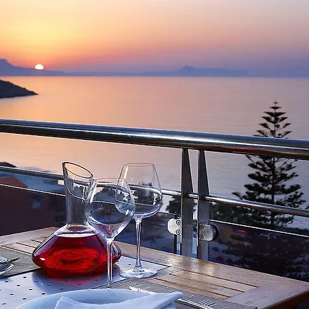 Hotel Macaris & 4*