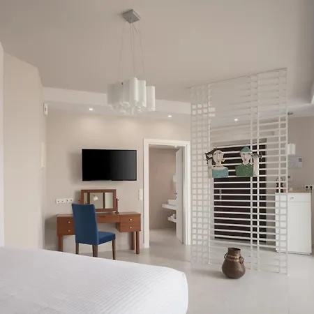 Hotel Macaris & 4*