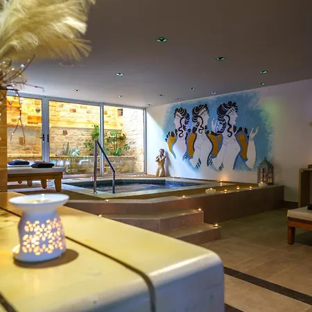 Macaris & Hotel 4*