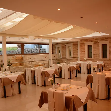 Macaris & Hotel Rethymno (Crete)