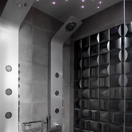 마카리스 스위트&스파 레팀노