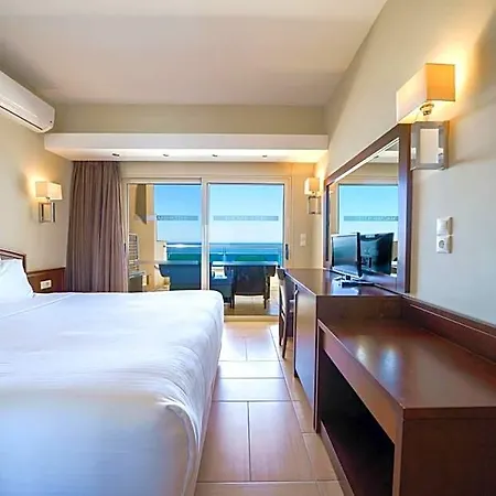 Hotel Macaris & 4*