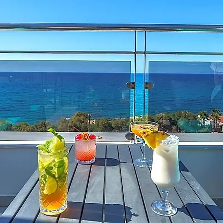 Macaris & Hotel