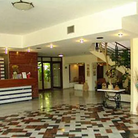 마카리스 스위트&스파 4* 레팀노