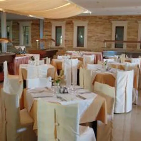 마카리스 스위트&스파 4* 레팀노