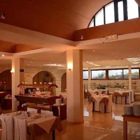 Macaris & Отель 4*