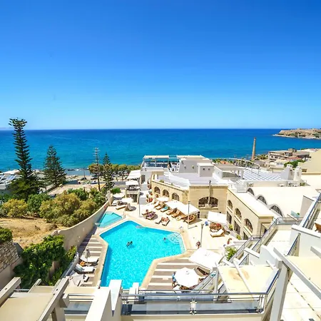 Macaris & Hotell 4*