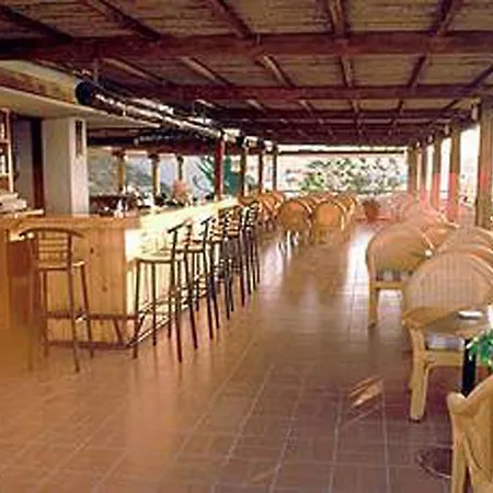 Macaris & Hotell