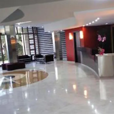 Macaris & Hotell