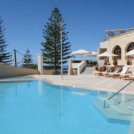 Hotell Macaris & 4*